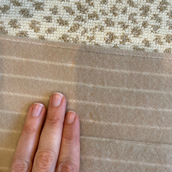 Large Burberry scarf with pockets - Picture 10 of 10